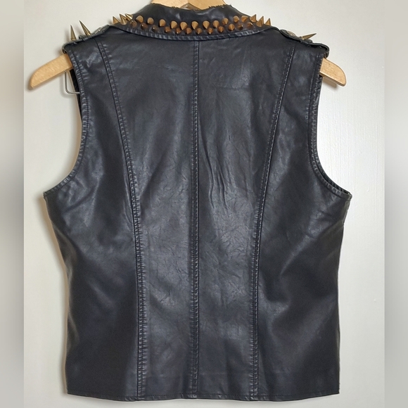 Forever 21 Black Studded Vegan Leather Zip Up Vest - Picture 10 of 13